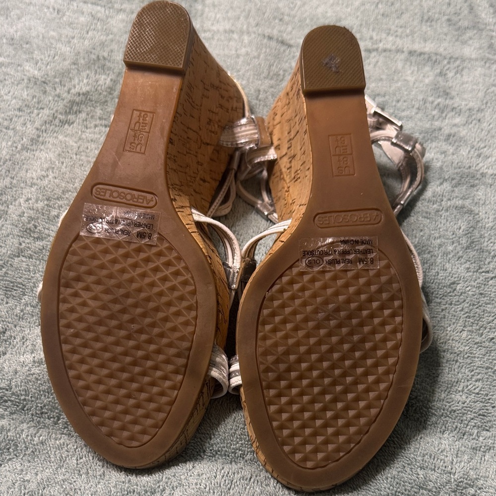 AEROSOLES Women's Metallic Strappy Sandals CUTE and COMFY - Picture 4 of 8